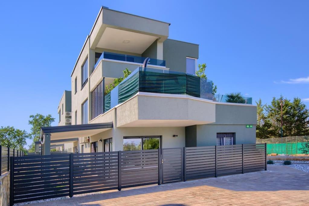 Apartment Sunrise Fuer 6 Personen In Pula-Stinjan Exterior photo
