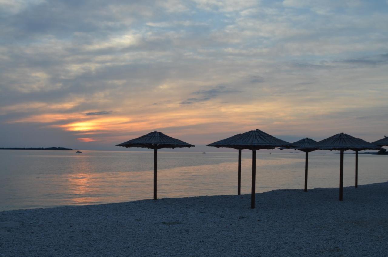Apartment Sunrise Fuer 6 Personen In Pula-Stinjan Exterior photo